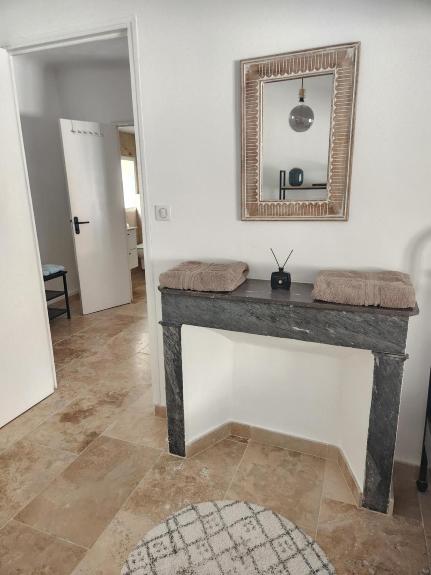 Le Beffroi De Gaston Climatise Apartment เอ็ก-ซอง-โพรวองซ์ ภายนอก รูปภาพ
